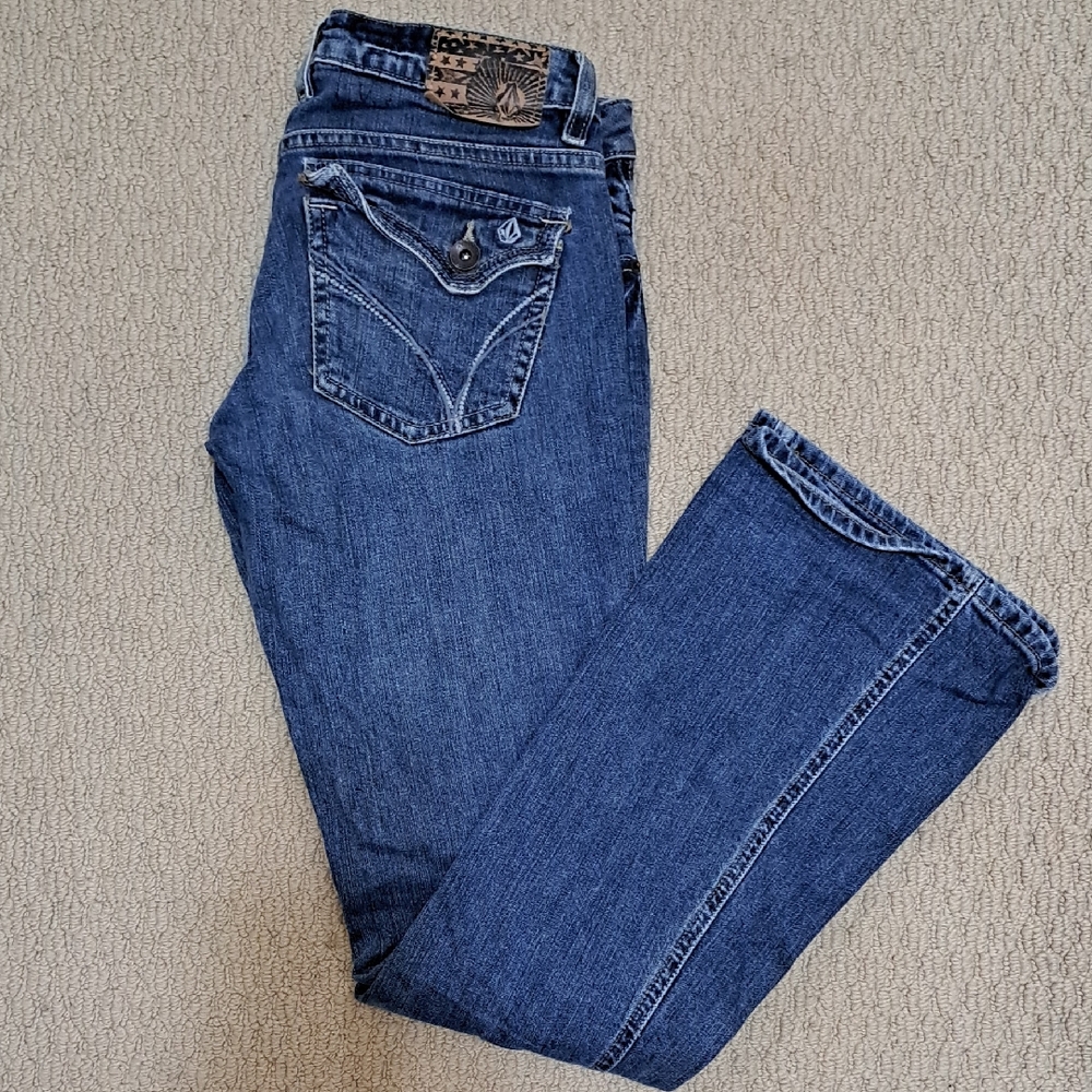 Volcom Blue "Would Stalk" Flare Shortie Fit Jeans, Size 3 / 26 Waist, EUC 👖